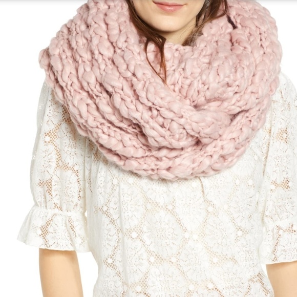 🔥LAST 1🔥NWT FREE PEOPLE CHUNKY INFINITY SCARF - Picture 3 of 5